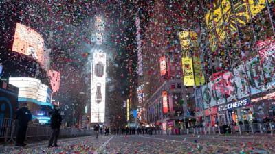 Empty streets, eerie quiet mark start of 2021 in Times Square - fox29.com - New York