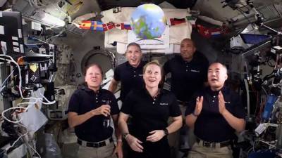 Kate Rubins - Shannon Walker - Michael Hopkins - Astronauts ring in New Year with zero-gravity 'ball drop' in space - fox29.com