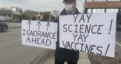Coronavirus: Okanagan man opposes anti-maskers in Kelowna - globalnews.ca