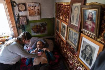 Village doctor in Ukraine faces coronavirus challenge - clickorlando.com - Ukraine