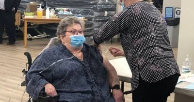 Long-term care, retirement home residents in Simcoe Muskoka begin to receive COVID-19 vaccine - globalnews.ca