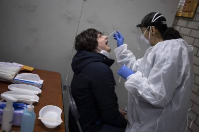 Dutch hold mass coronavirus testing amid new variant fears - clickorlando.com - Britain - Ireland - Netherlands