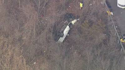Van drives off highway and overturns in NJ - fox29.com - state New Jersey - county Morris - county Hanover - city Morristown