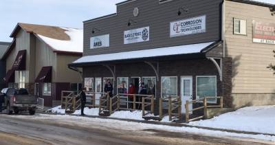 Alberta Health Services - COVID-19: Alberta barbershop ‘rebrands’ as ‘essential service’ pet groomer to stay open - globalnews.ca