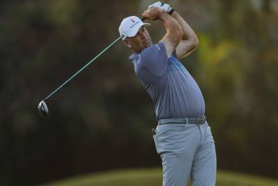 Stewart Cink - Stewart Cink, Webb Simpson share early lead at Sony Open - clickorlando.com - Britain - state Hawaii - city Honolulu