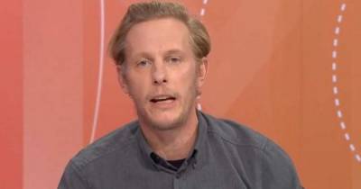 Laurence Fox - Laurence Fox angers Twitter as he proudly flashes Covid mask exemption badge from Amazon - dailystar.co.uk