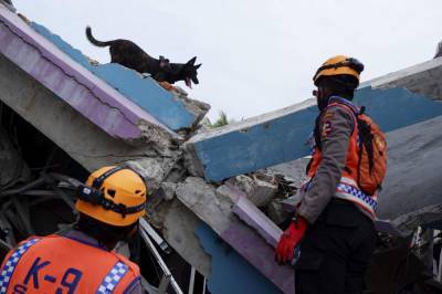 Joko Widodo - After seeing floods, Indonesian leader to visit quake zone - clickorlando.com - Indonesia
