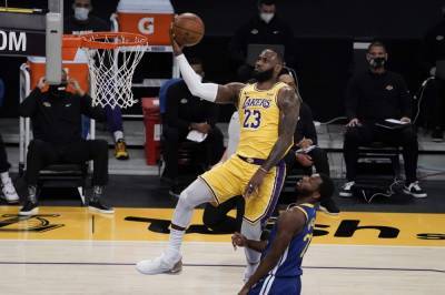 Stephen Curry - Dennis Schroder - Kelly Oubre-Junior - Warriors rally from 14 down in 4th, beat Lakers 115-113 - clickorlando.com - Los Angeles - city Los Angeles - county Curry