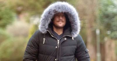 Peter Andre - Peter Andre beams as he's seen outside for the first time since Covid battle - mirror.co.uk