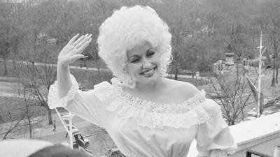 Dolly Parton - ‘Love is more contagious than a virus’: Dolly Parton’s birthday wish is ‘a call for kindness’ - fox29.com - Usa - state Tennessee - city London - city Nashville, state Tennessee