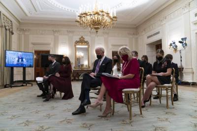 Donald Trump - Joe Biden - Testing wristbands, masks signs of a new boss at White House - clickorlando.com - Usa - Washington