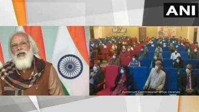 Modi interacts with Covid vaccine beneficiaries, calls India self-reliant - livemint.com - India