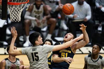 Eli Brooks - No. 7 Michigan uses strong defense to rout Purdue 70-53 - clickorlando.com - state Indiana - state Michigan - county Lafayette - city West Lafayette, state Indiana