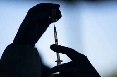 UK doctors seek review of 12-week gap between vaccine doses - clickorlando.com - Germany - Britain - Sweden