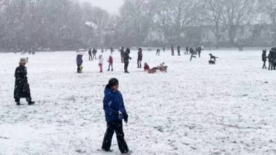 Rare London snowfall brings joy during COVID-19 lockdown - globalnews.ca - city London