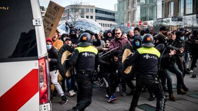Joe Biden - Andres Manuel Lopez - Borders tightened as Dutch lockdown anger spills over - rte.ie - Usa - Britain - France - Israel - New Zealand - Netherlands - Washington - South Africa - Mexico - Sweden