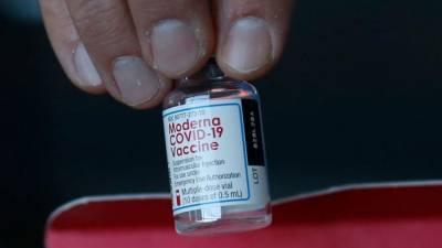 Moderna says COVID-19 vaccine appears effective against new variants, working on booster shot as precaution - fox29.com - Britain - South Africa
