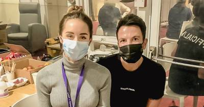 Peter Andre - Peter Andre and doctor wife Emily beam behind their masks as she gets first Covid jab - mirror.co.uk - Usa