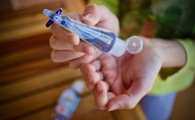 Hand sanitizer is hurting childrens’ eyes more often, study says - clickorlando.com - France - state Florida