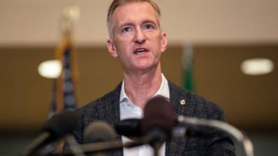 Ted Wheeler - Report: Portland mayor pepper-sprayed man out of fear of safety, contracting COVID - fox29.com - county Hall - state Oregon - city Portland, state Oregon
