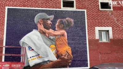 Kobe Bryant - Murals pay tribute to Kobe, Gigi Bryant in LA and around the world one year later - fox29.com - Los Angeles - city Los Angeles