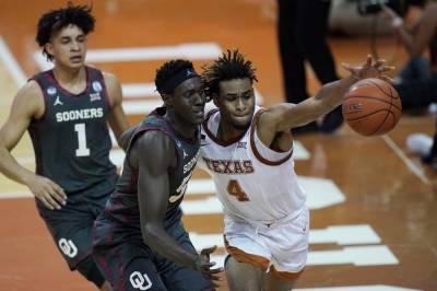 Andrew Jones - Reaves' 23 points, late FT lift Oklahoma over Texas 80-79 - clickorlando.com - state Texas - state Oklahoma - Austin, state Texas - city Austin