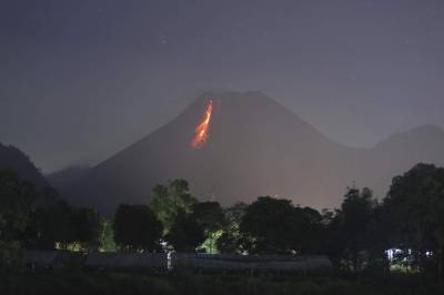 Indonesian volcano unleashes river of lava in new eruption - clickorlando.com - Indonesia