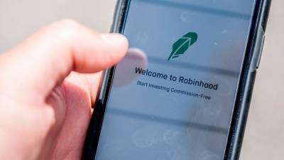 Robinhood tells customers it will allow ‘limited buys’ amid GameStop, AMC trading frenzy - fox29.com