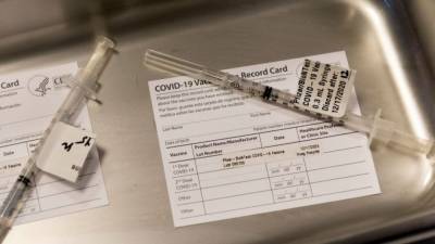 Paul Bersebach - Don't share COVID-19 vaccine card on social media, BBB warns - fox29.com - Britain - county Newport