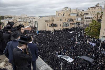 Benjamin Netanyahu - Thousands join in Jerusalem funeral, flout pandemic rules - clickorlando.com - Israel - city Jerusalem