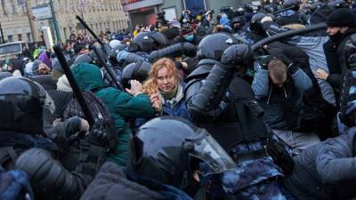 Vladimir Putin - Alexei Navalny - Thousands arrested in Russia for 2nd week straight at protests backing activist Alexei Navalny - fox29.com - Russia - city Moscow