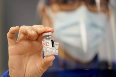 FDA to consider cutting Moderna vaccine doses in half so more people get shots - clickorlando.com - Usa - state Florida