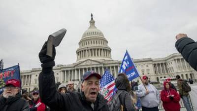 Joe Biden - Jackson Proskow - Trump mob storms Capitol Hill, halts Biden confirmation - globalnews.ca