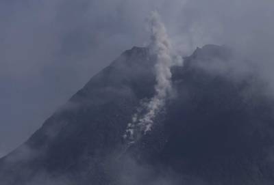 Indonesia's Merapi volcano spews hot clouds, 500 evacuate - clickorlando.com - Indonesia - city Jakarta