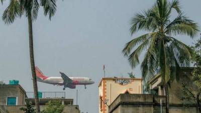 Amid new Covid-19 strain scare, Air India flight with 256 passengers from UK lands in Delhi - livemint.com - India - Britain - city Delhi