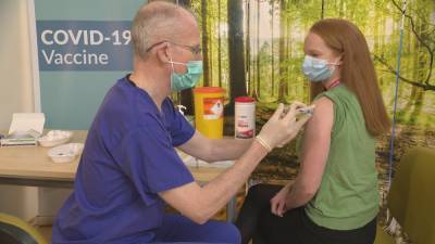 Staff at Dublin maternity hospital get Covid-19 vaccine - rte.ie - Ireland - city Dublin