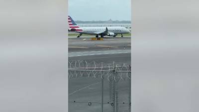 Passenger not charged after flight makes emergency landing at LaGuardia Airport - fox29.com - New York - city New York - state New Jersey - city Indianapolis