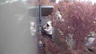 Attempted robbery of armored truck in North Philadelphia caught on camera - fox29.com