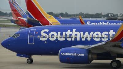 Southwest Airlines won't fire unvaccinated employees: 'It makes no sense' - fox29.com