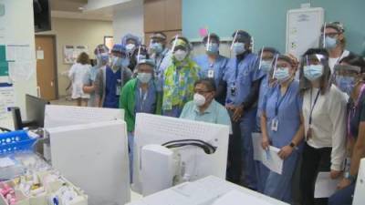 Toronto COVID-19 survivor returns to ICU to thank medical team - globalnews.ca