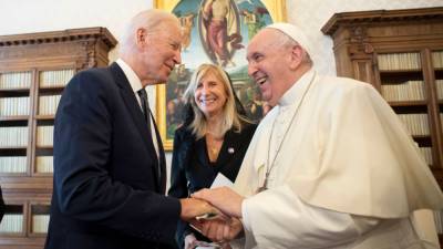 Joe Biden - Biden receives Communion in Rome amid abortion debate in US - fox29.com - Usa - city Rome - Vatican - city Vatican, Vatican