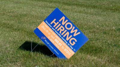 US unemployment claims fall to 326,000, first drop in four weeks - fox29.com - Usa - Washington