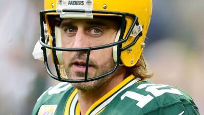 Aaron Rodgers - Allen Lazard - Aaron Rodgers Fined $14,650 By NFL for Breach of COVID-19 Protocols - etonline.com