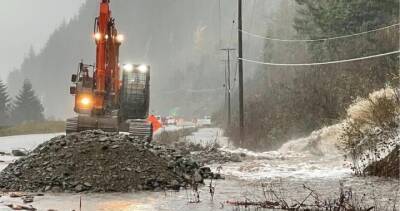 Flooding and mudslides in B.C. wreak havoc on highways, forcing evacuations - globalnews.ca - Canada - city Vancouver
