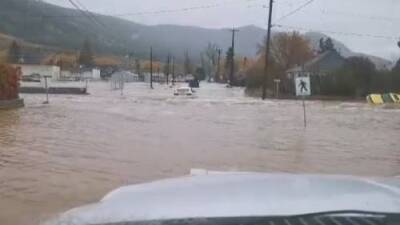 Merritt, B.C. evacuee films eyewitness video of flooded streets - globalnews.ca