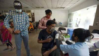 Cumulative Covid vaccination coverage in India crosses 113.61 cr: Health ministry - livemint.com - India