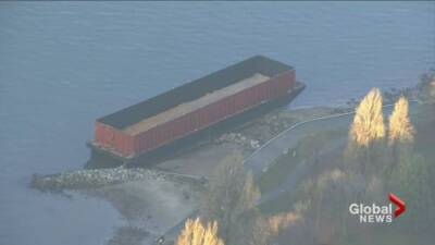 Efforts to remove barge that run aground on Vancouver’s Sunset Beach have failed - globalnews.ca