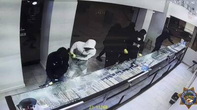 Surveillance video: East Bay diamond store cleaned out; robbers smash cases with hammers - fox29.com - city Sun Valley - city Concord