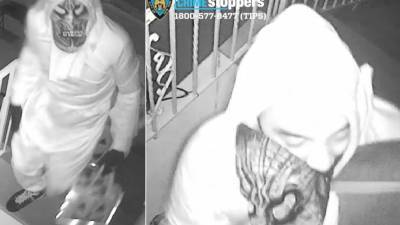 Robbers disguised at trick-or-treaters pull gun on Brooklyn homeowner - fox29.com - New York - city New York