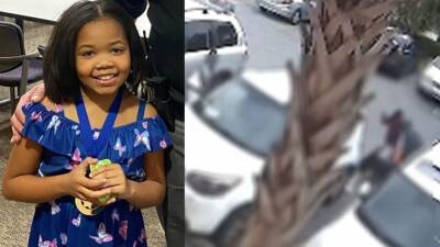 VIDEO: 9-year-old Florida girl fights off suspected robber to protect mom - fox29.com - state Florida - county Palm Beach - city West Palm Beach, state Florida